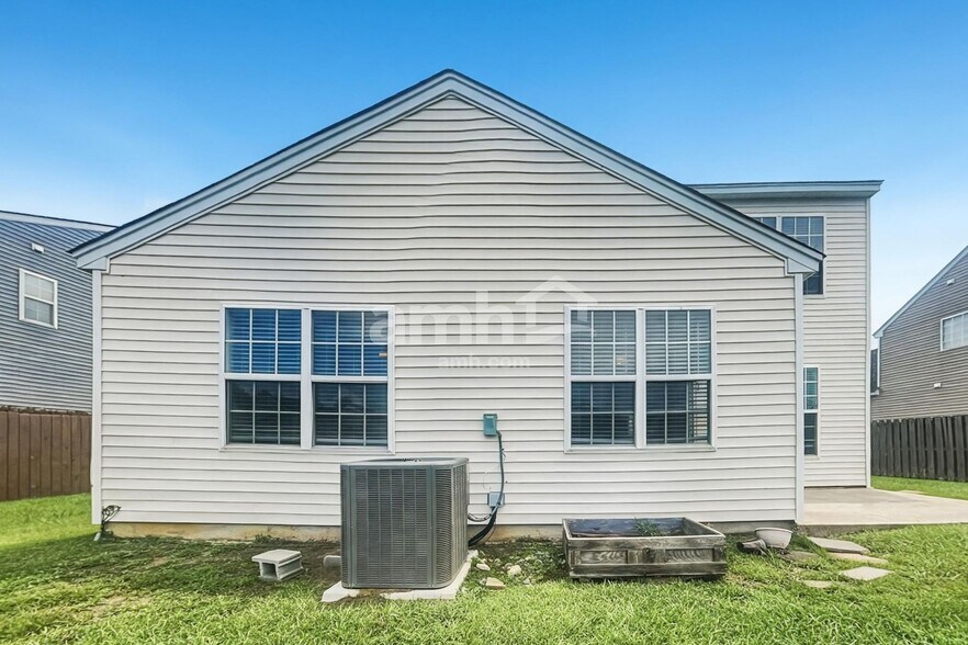 Building Photo - 578 English Oak Cir