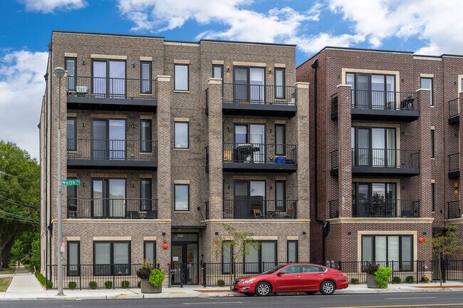 Building Photo - 6035 W North Ave