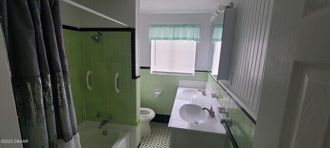 Building Photo - 500 S Beach St