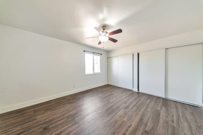 Building Photo - 1735 E La Jolla Dr