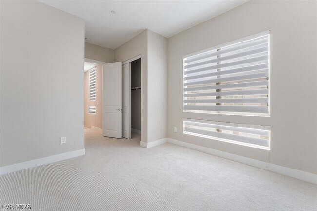 Building Photo - 667 Grey Saker St