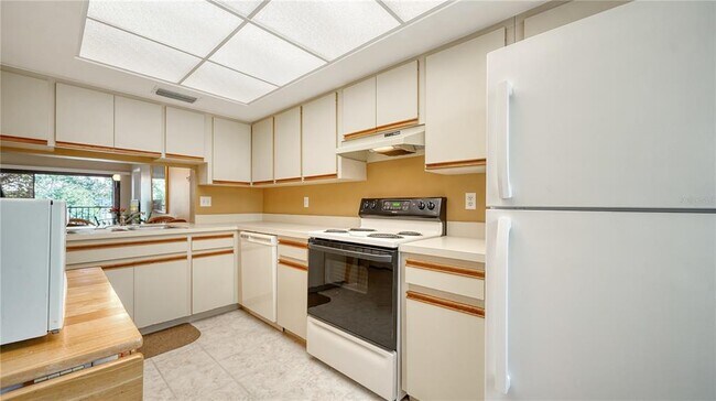 Building Photo - 5649 Summerside Ln