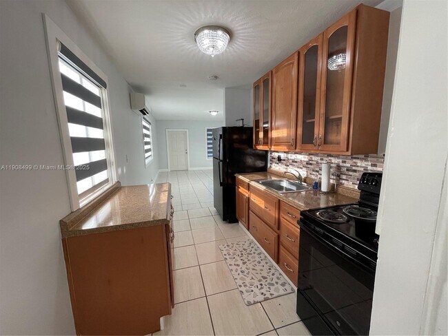 Building Photo - 405 SW 5th St