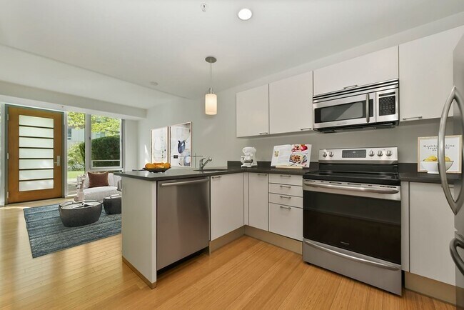 Building Photo - 2 Earhart St