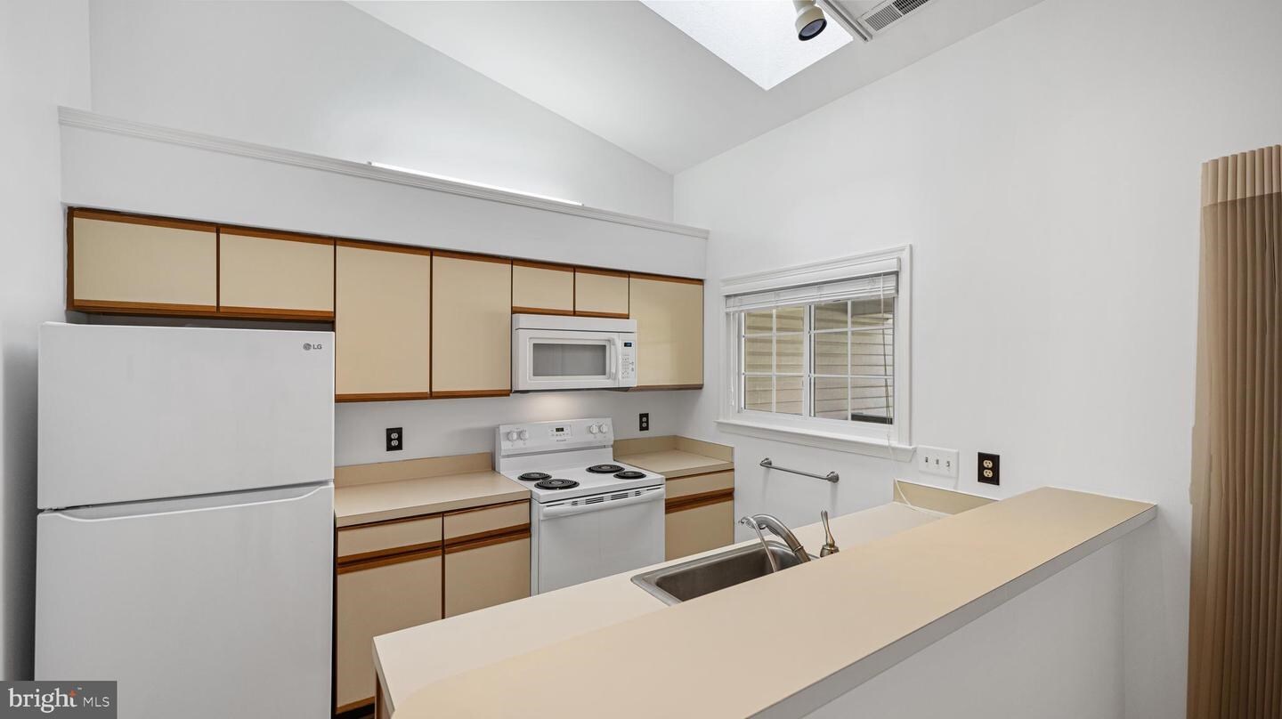 Building Photo - 14226 Jib St