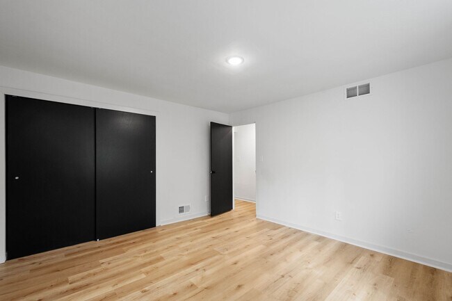 Building Photo - READY FOR MOVE IN! FULLY RENOVATED 2-BEDRO...