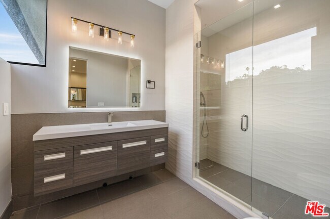 Building Photo - 3712 Broadlawn Dr