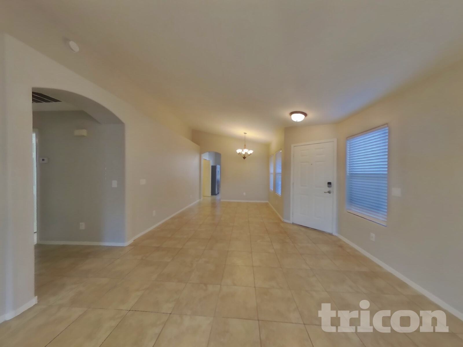 Building Photo - 525 N Val Vista Dr