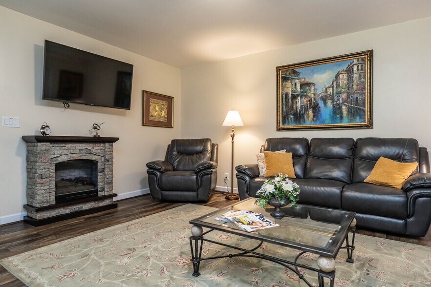 Primary Photo - 1302 Ed Cook Rd