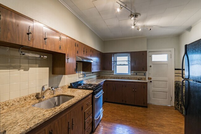 Building Photo - Charming South Philadelphia Home