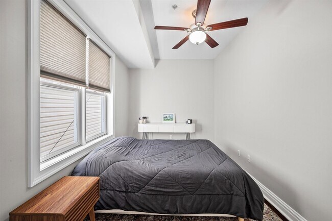 Building Photo - 180 19th St