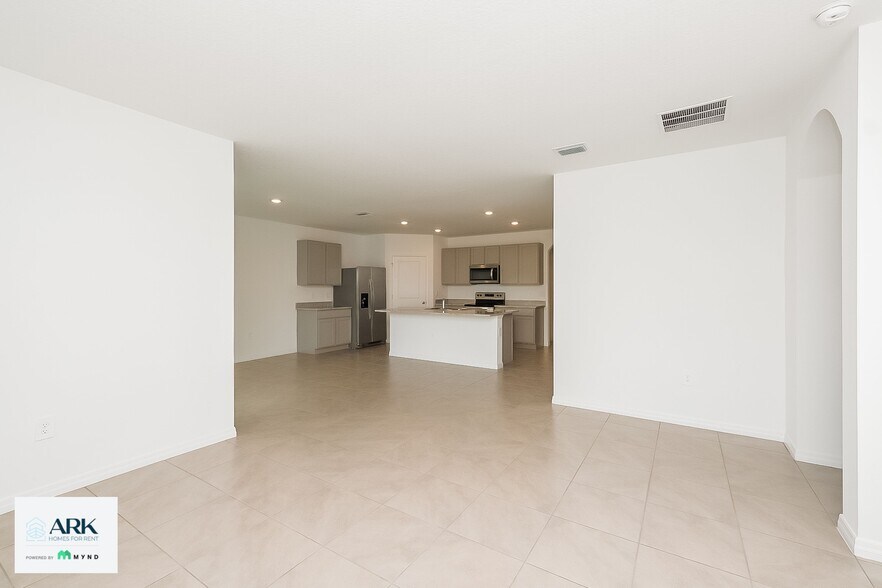 Building Photo - 17305 Reserva Dr