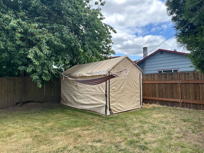 Building Photo - Charming 3 bed 1 bath house in a great a n...