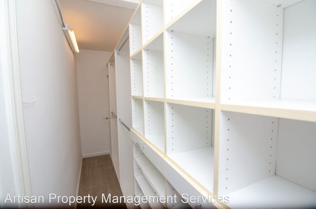 Building Photo - 2 br, 2.5 bath House - 221 Westchase Dr