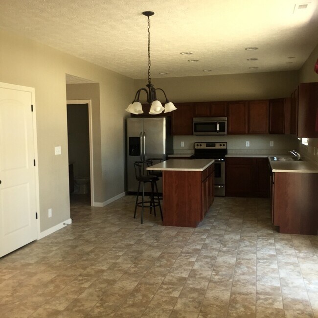 Building Photo - Modern 4 Bedroom, 2.5 Bath West Side Single Family Home