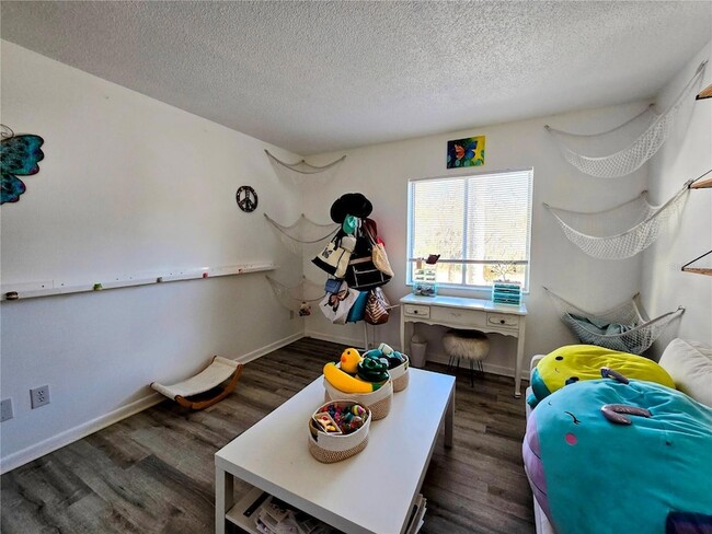 Building Photo - 633 Silver Pass