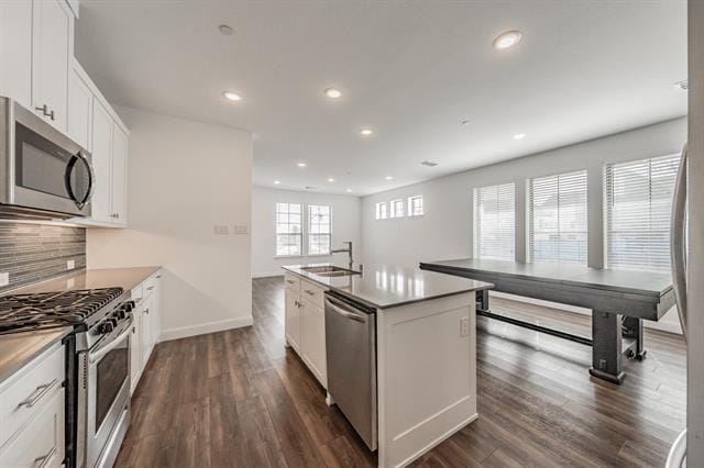 Building Photo - 405 Matchbox St