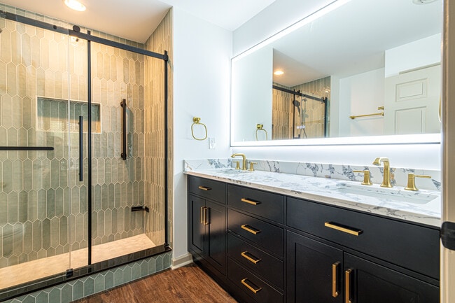 Building Photo - 632 Applegate Ln