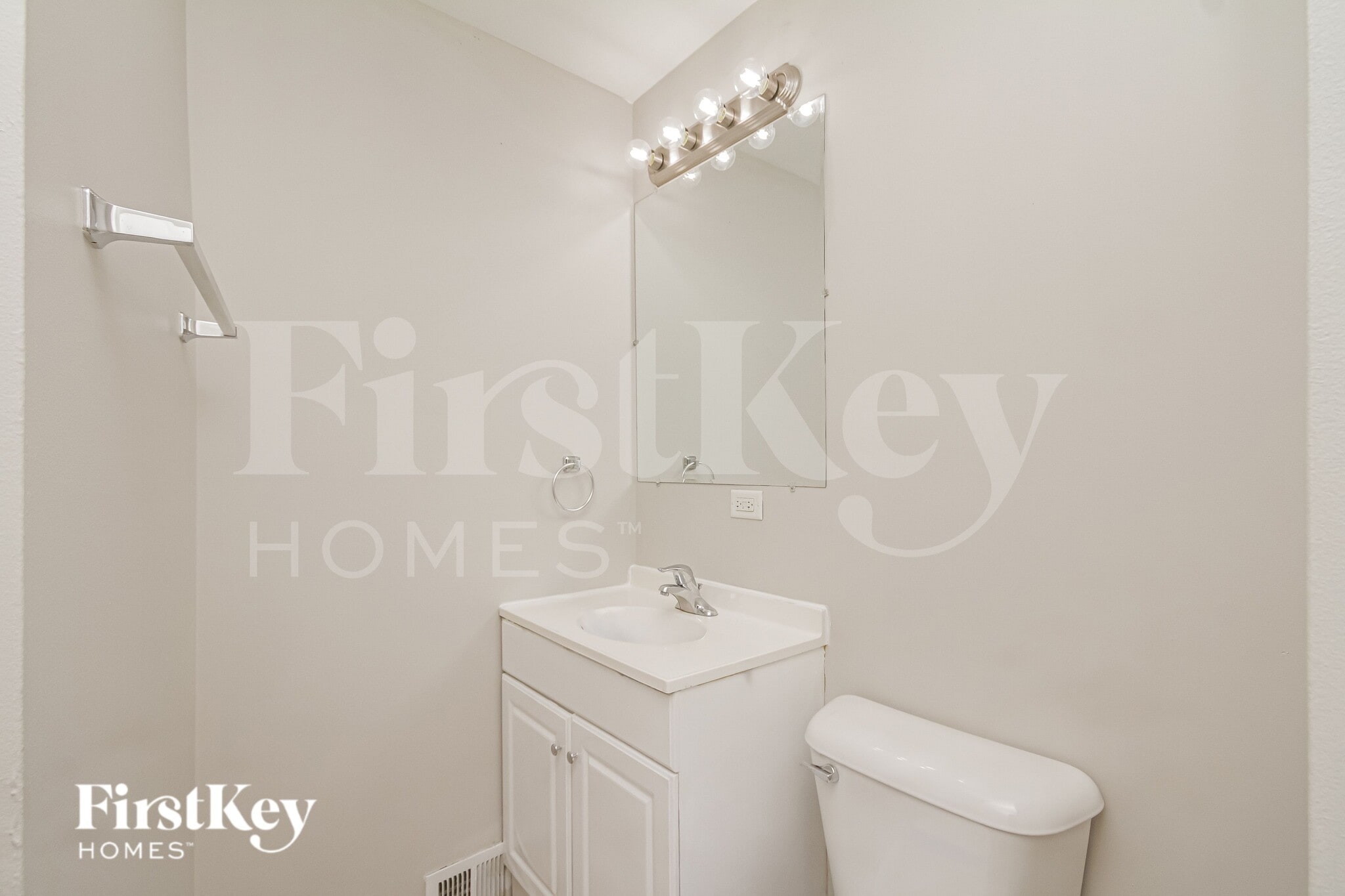 Building Photo - 17621 Grandview Dr