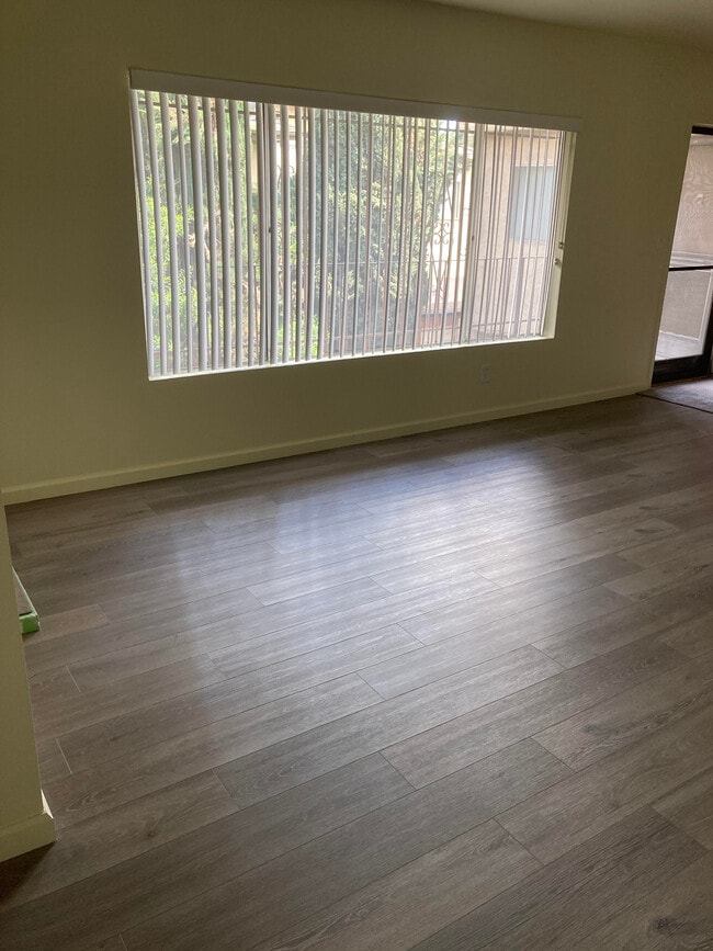 Building Photo - 12264 Chandler Blvd