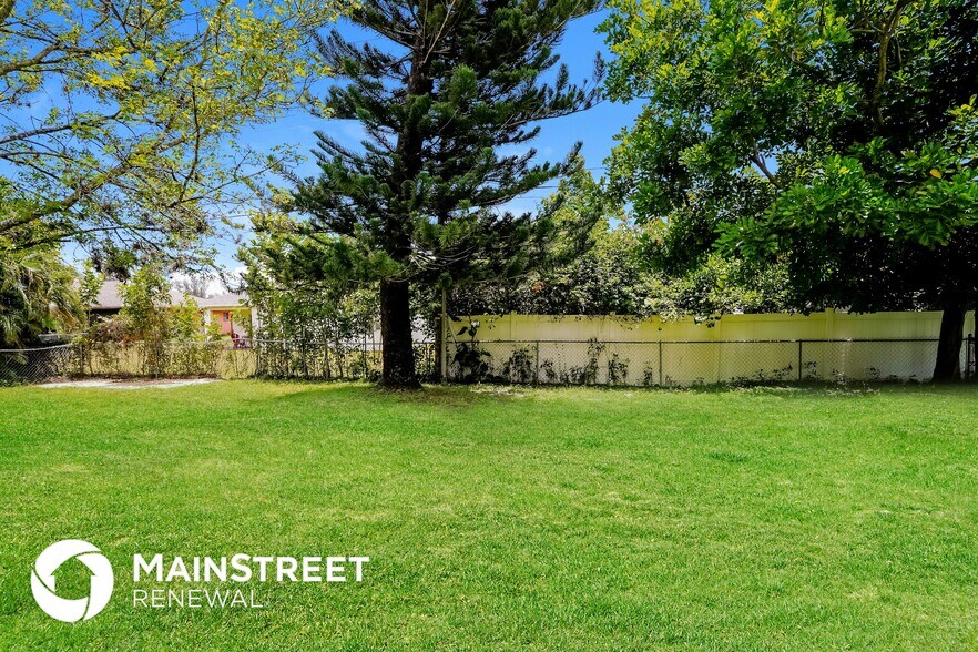 Building Photo - 113 NE 18th Pl