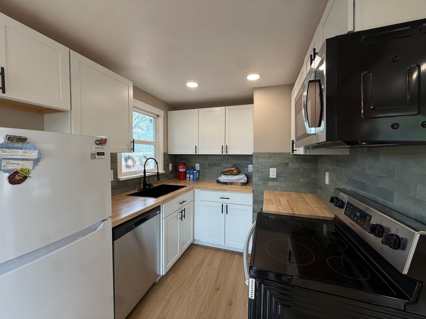 Building Photo - 39 Sunflower Rd