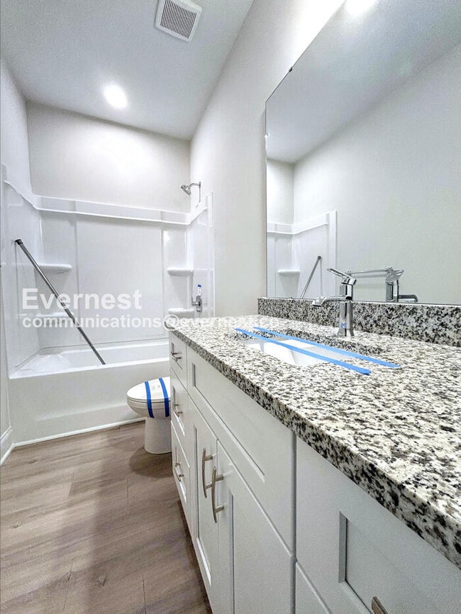 Building Photo - 1410 Austin St