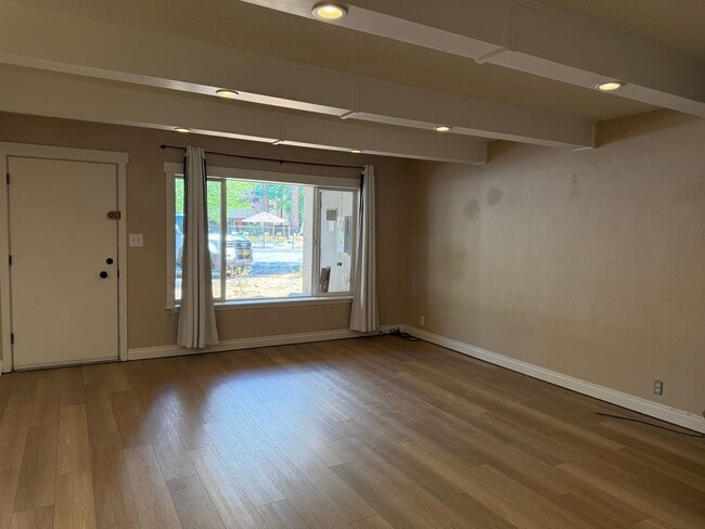 Building Photo - Upgraded Condo in Quiet Condominium Complex