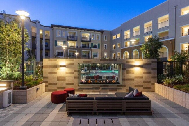 Building Photo - 200 Infinity Wy
