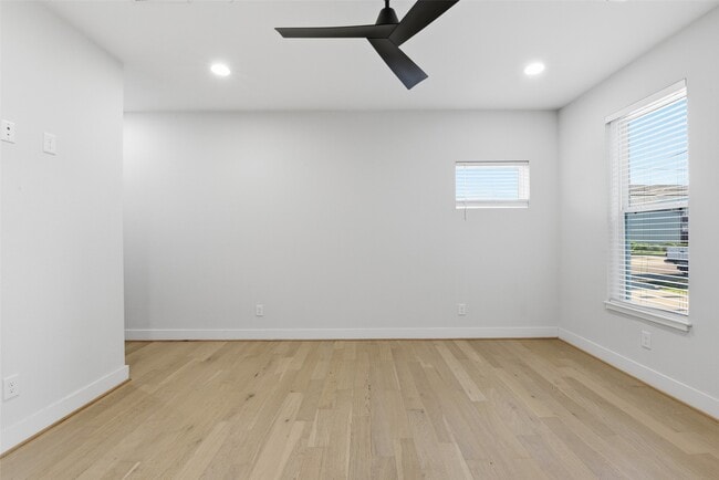 Building Photo - 2204 Lou Ellen Ln