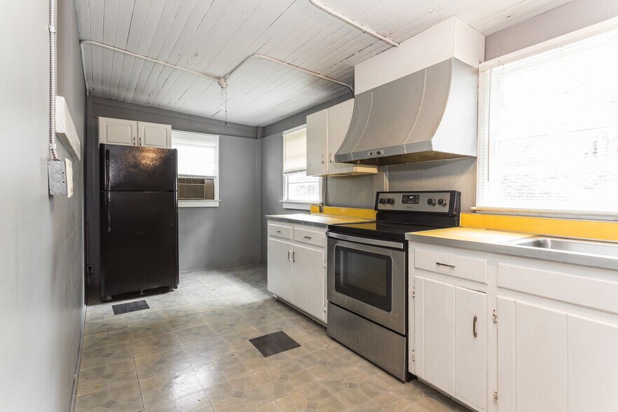 Building Photo - 938 Fort Wood St