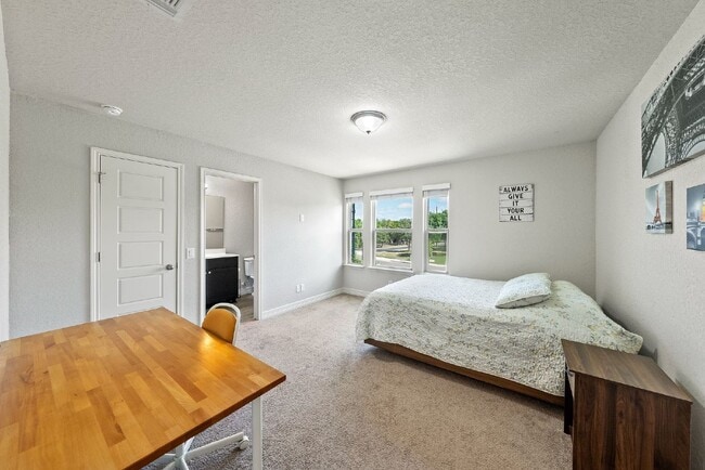 Building Photo - 2 WEEKS FREE RENT w/ 12 Month Lease!!!!!