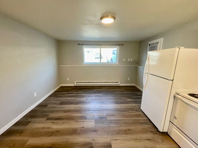 Building Photo - Beautifully Updated 1-Bedroom