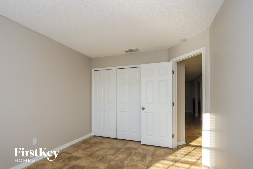 Building Photo - 1503 Chepacket St