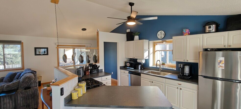 Building Photo - 1943 Parkway Ave