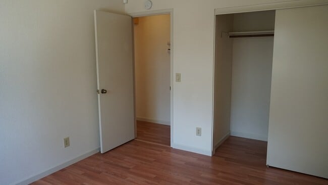 Building Photo - Charming 2 bedroom 2 bathroom home in the pocket area of Sacramento!