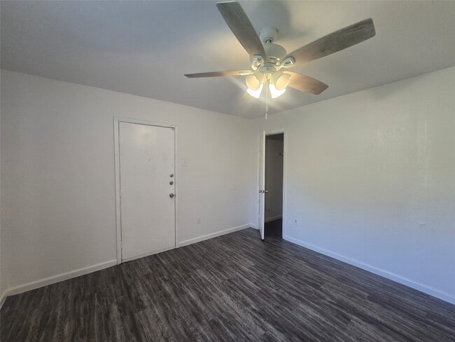 Building Photo - 7518 Hummingbird Ln