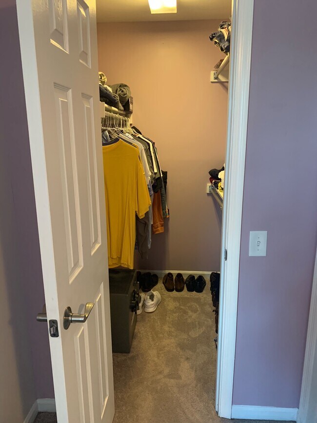 Closet 2 - 2816 Emma Lee St
