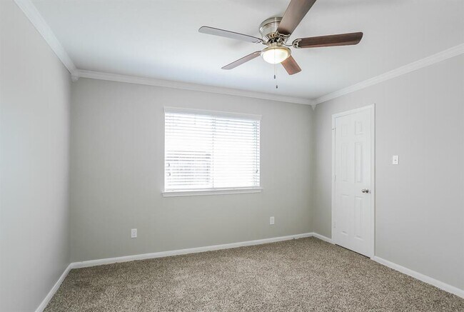 Building Photo - 16630 Convoy Ct