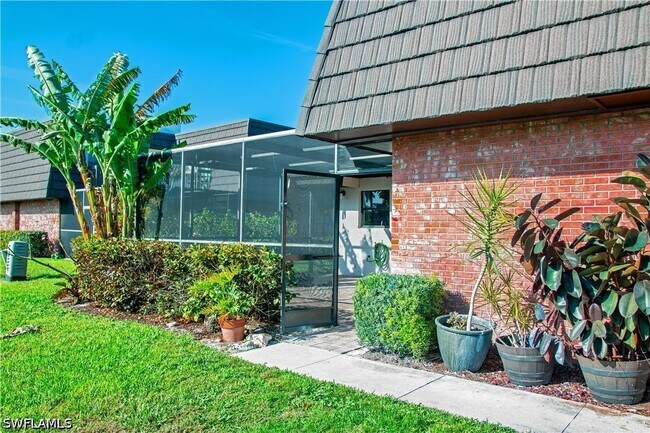 Building Photo - 148 Lake Point Ln