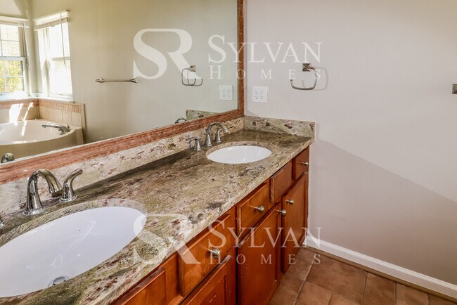 Building Photo - Easy living in this 4 BR, 2.5 BA home