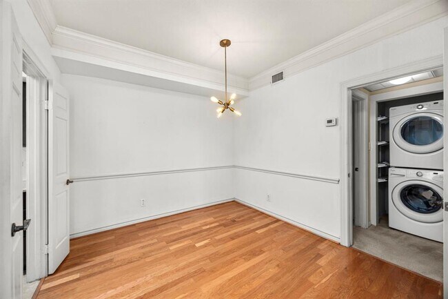 Building Photo - 2700 Revere St