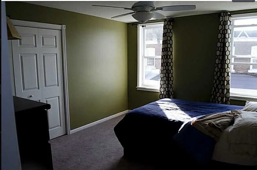 2 St. Leo Back Bedroom - 2 Saint Leo St