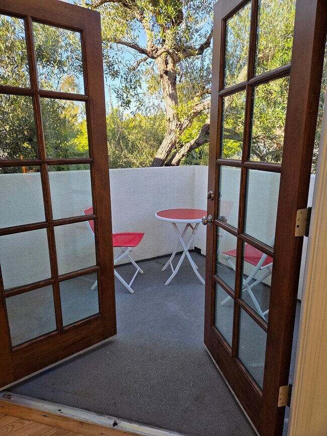 Building Photo - 2417 4th St