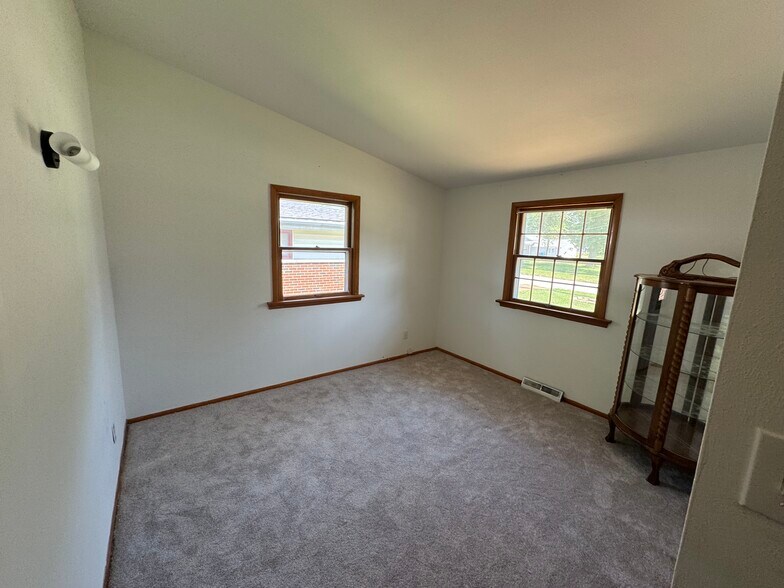 Building Photo - 138 Elmgrove Ave
