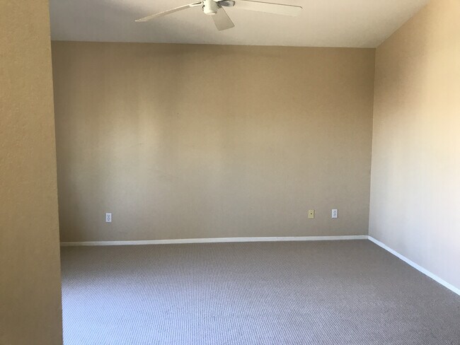 Building Photo - 3 Bedroom Home in a Great Location of Oceanside!