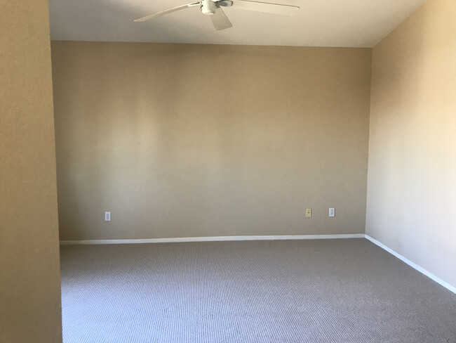 Building Photo - ***Move in Special $1000***Oceanside Great Location 3 Bedroom Home!