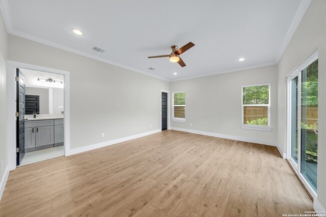 Building Photo - 4130 Moana Dr