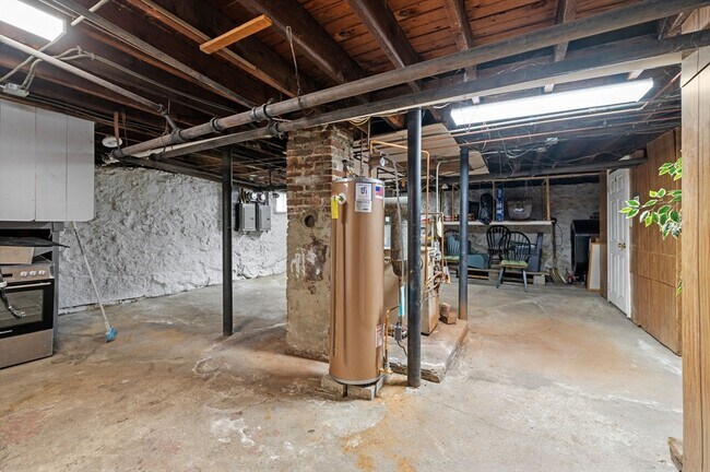 Building Photo - 38 Raymond Rd