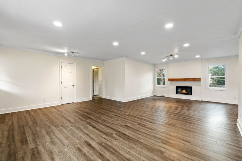 Building Photo - 111 Ticonderoga Dr